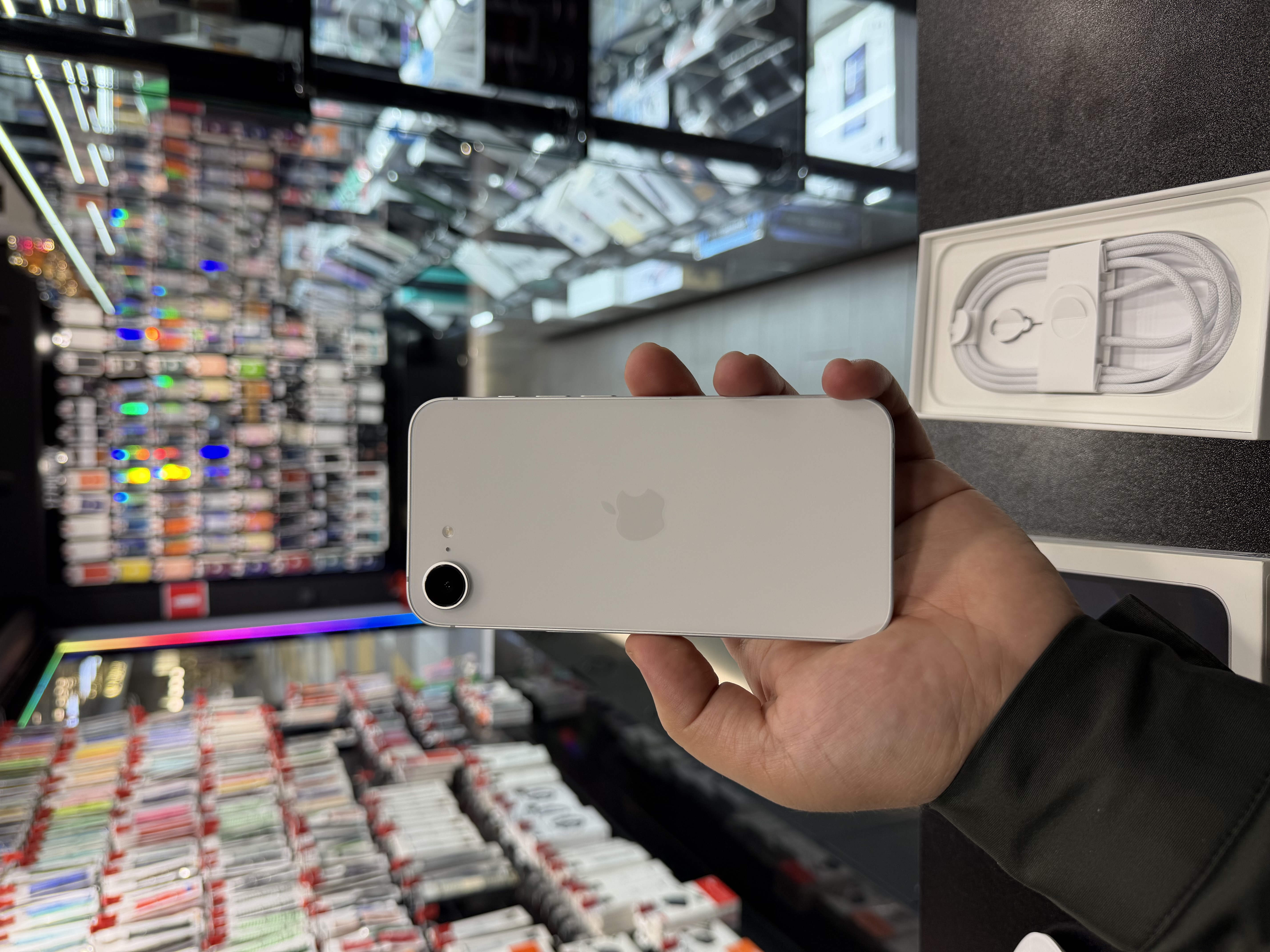 Б/У Apple iPhone 16e 128Gb White