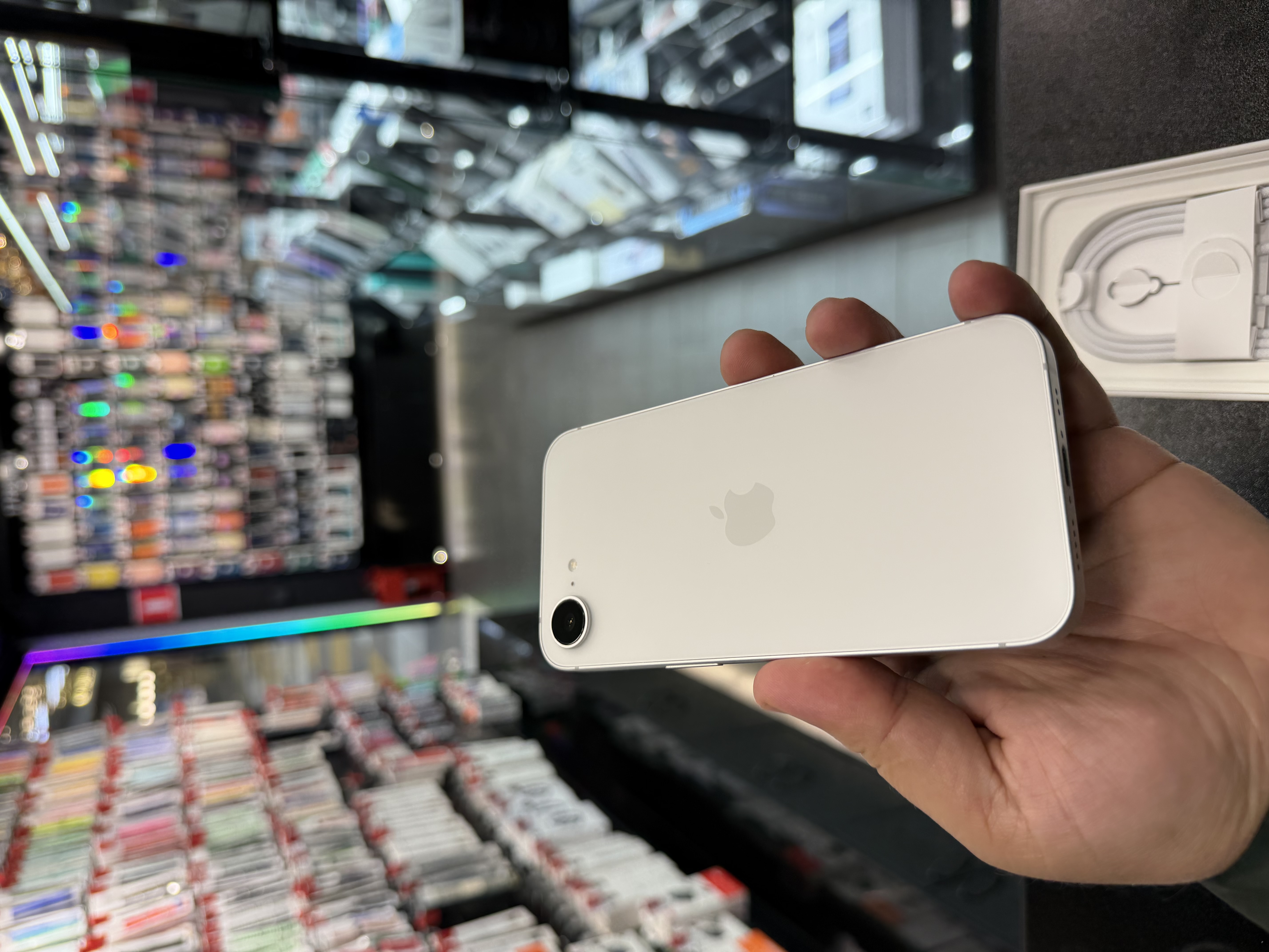 Б/У Apple iPhone 16e 128Gb White